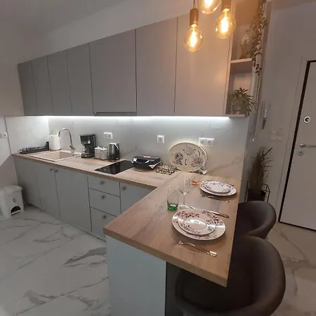 Maddie's Apartment *