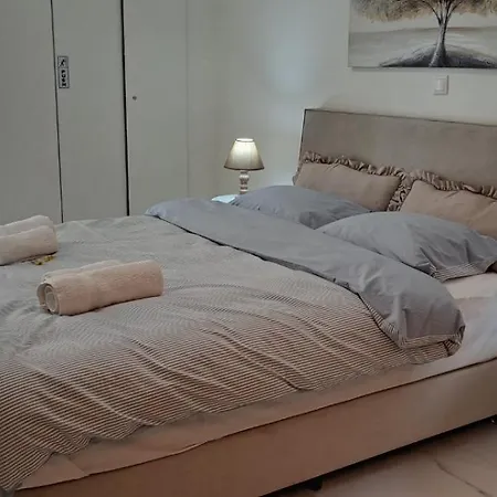 Maddie's Apartment *